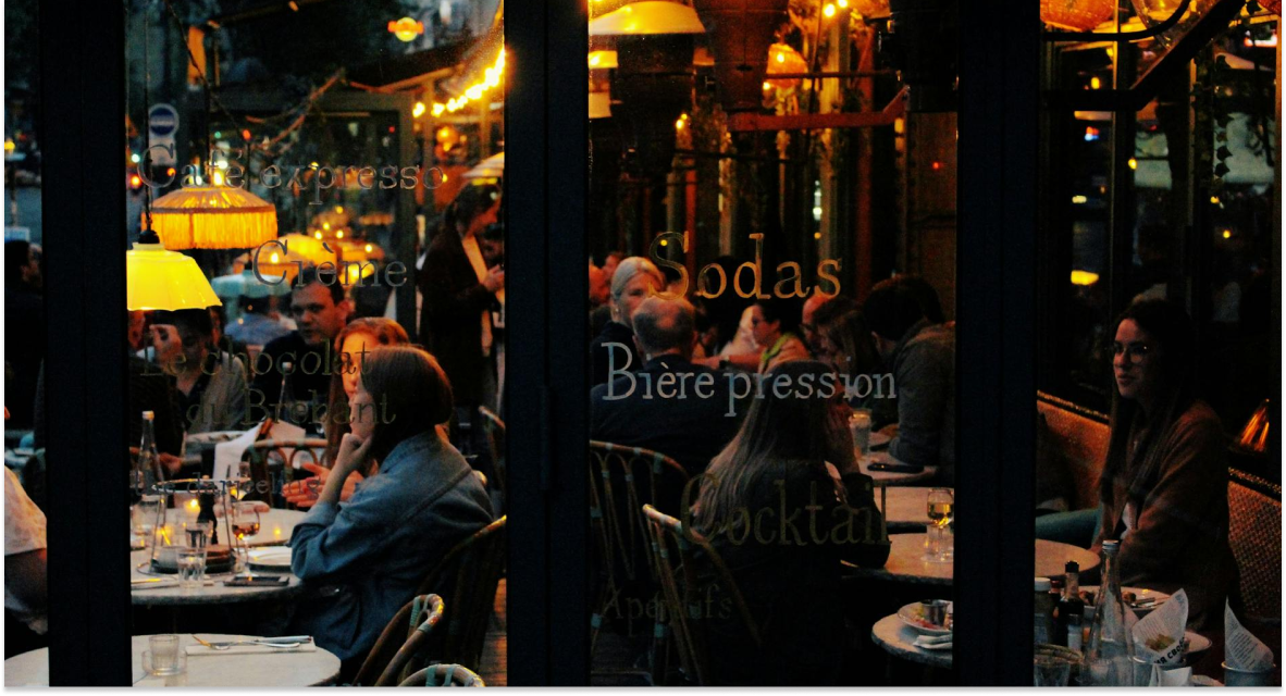 personas consumiendo la alta cocina francesa