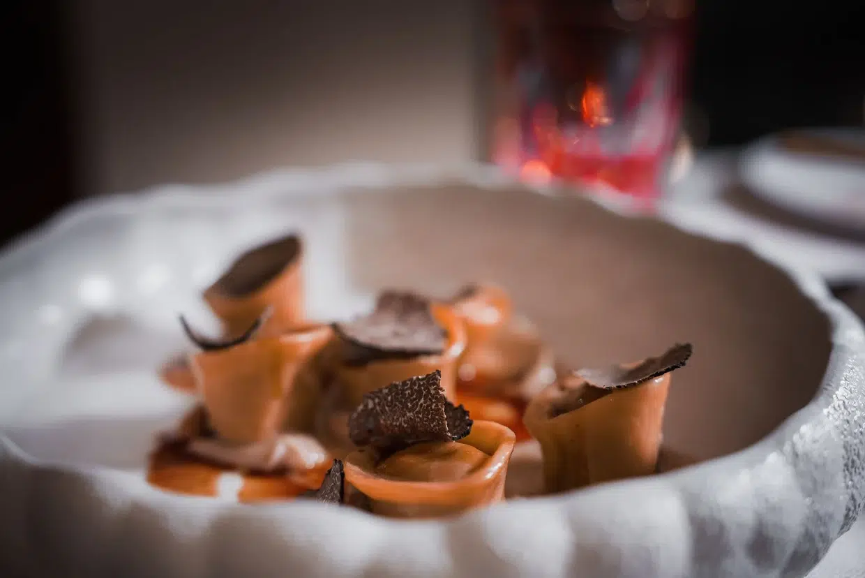 Trufas Negras y Blancas usado en un plato de alta cocina