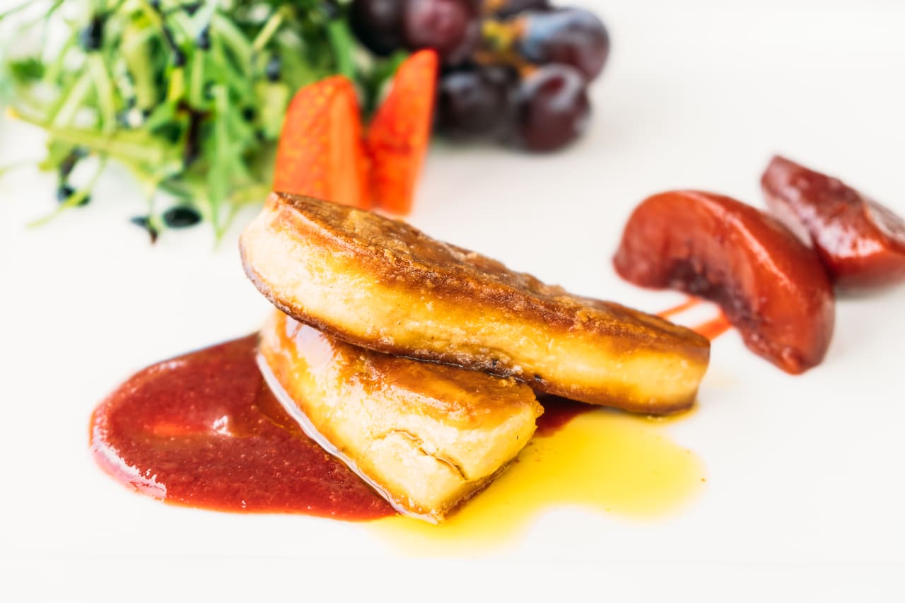 Receta de Foie Gras con Reducción de Vino de Oporto y Frutas Caramelizadas