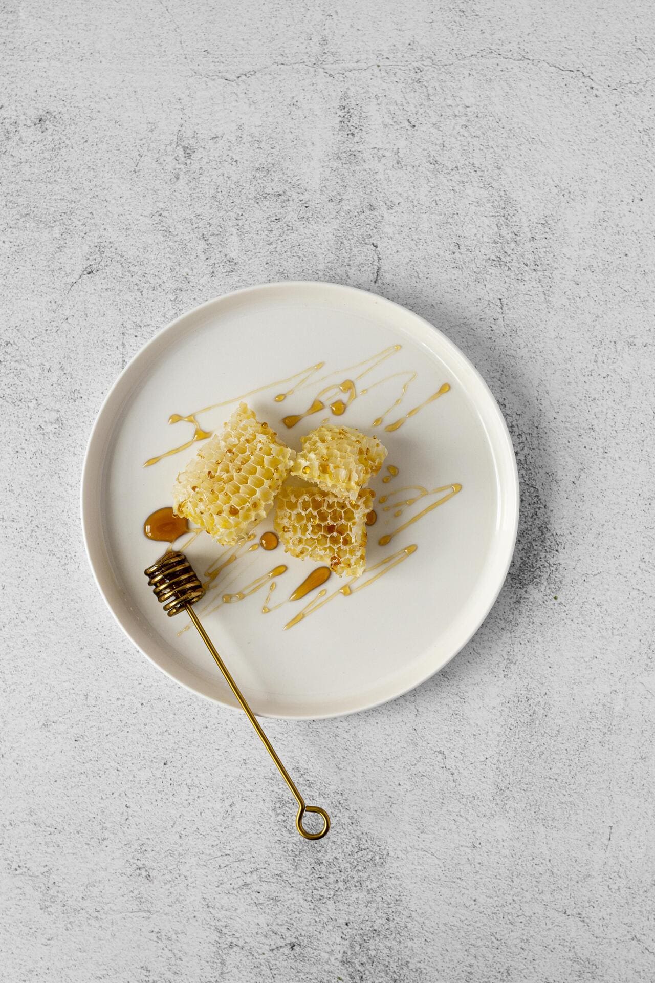 una de las mejores mieles del mundo presentada en un plato de alta cocina