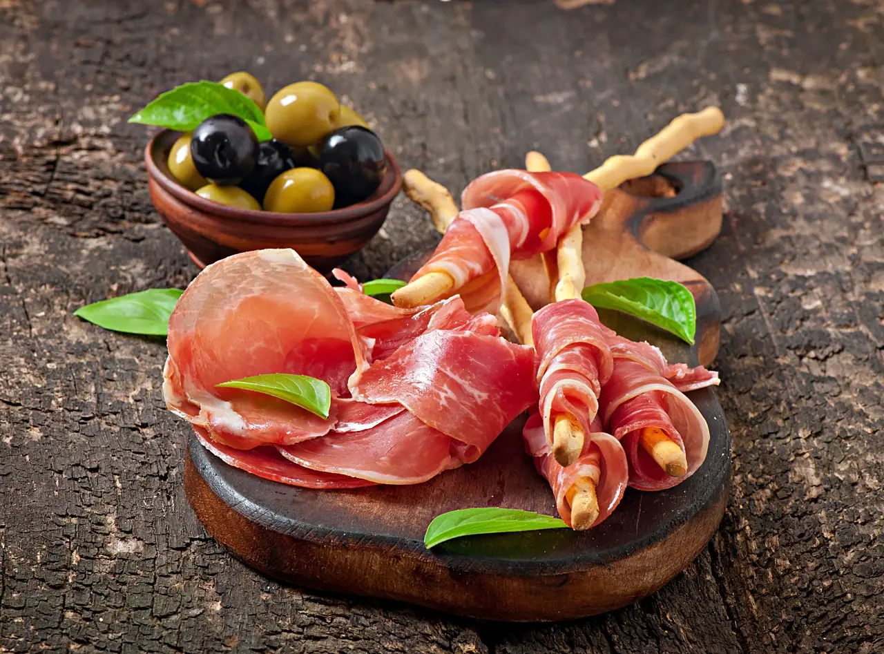 los embutidos en las rutas gastronómicas en italia