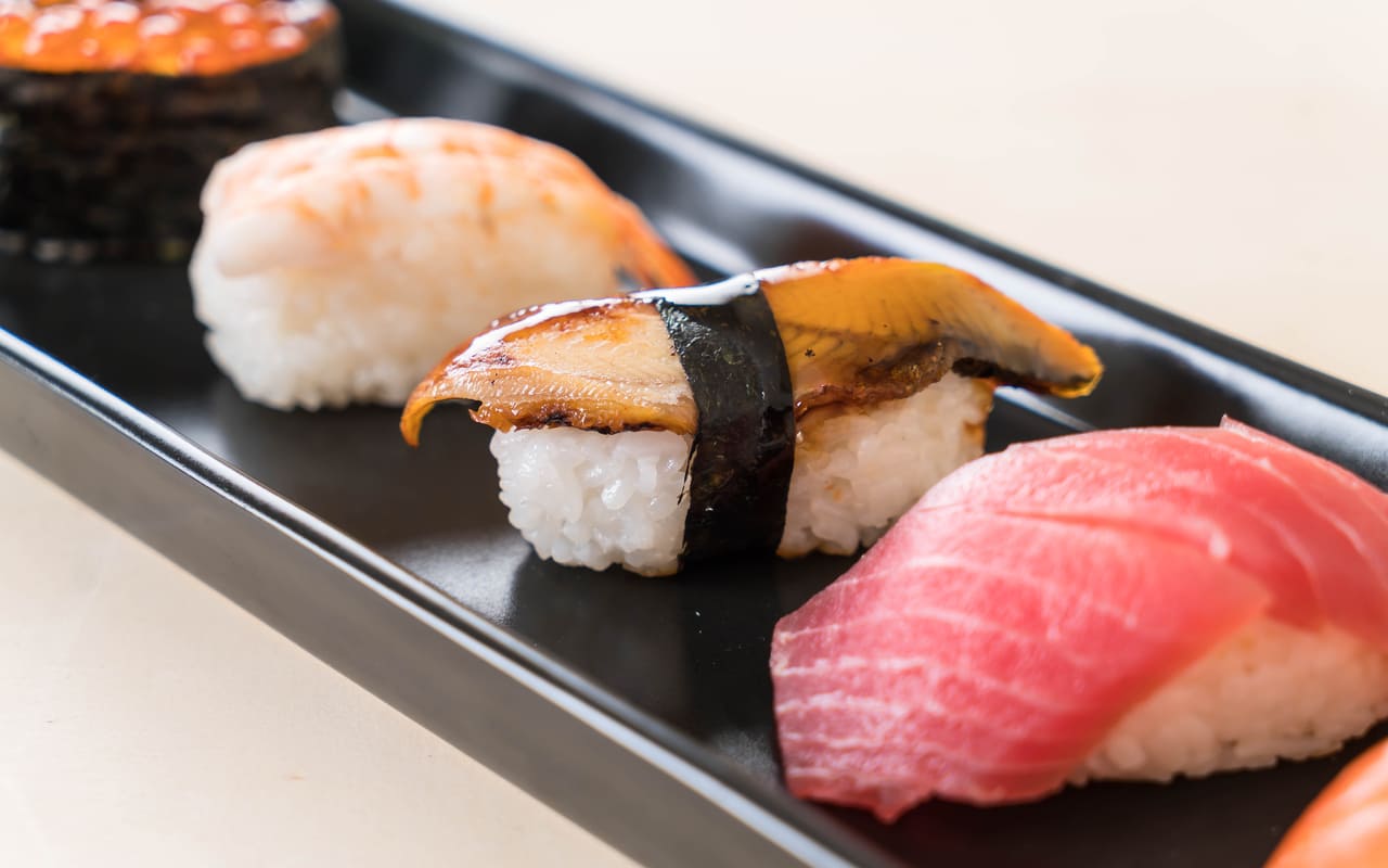 mix de sushi para origen del sushi de tervan editorial