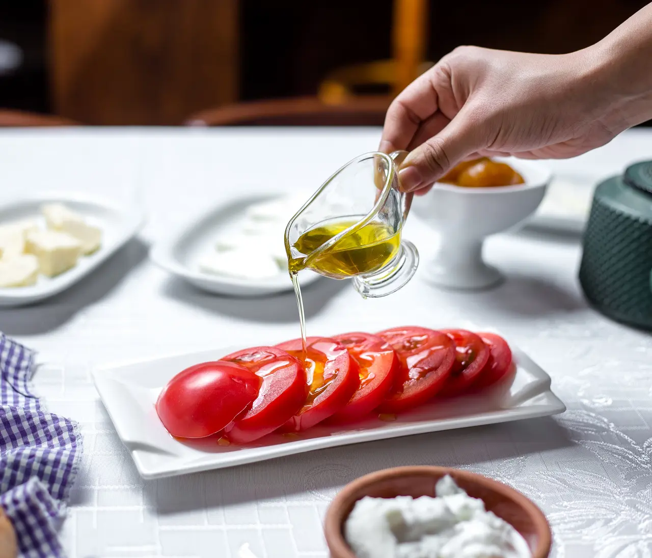 aceite-de-oliva-virgen-extra- acompañando-tomates