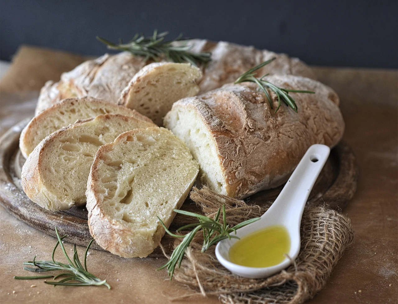 Degustación de pan de masa madre con aceite de oliva virgen extra de calidad gourmet