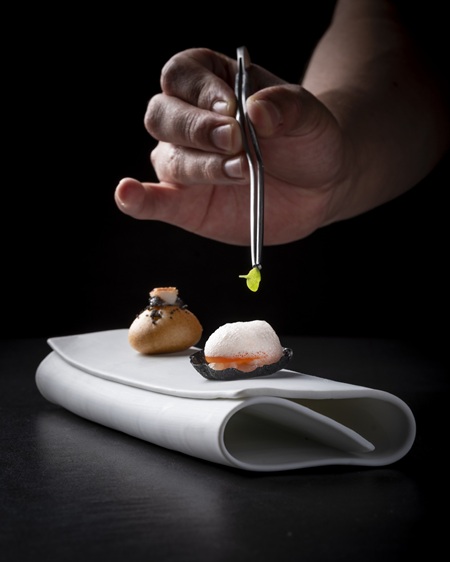 Plato gourmet del restaurante Skina (2 Estrellas Michelin)
