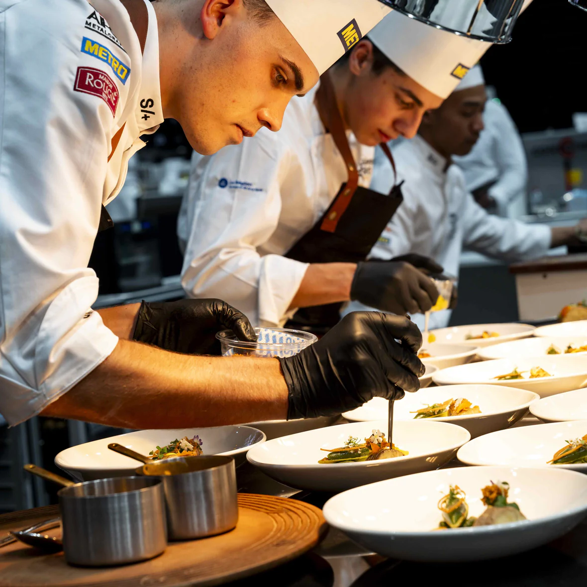 Tervan - Chefs emplatando para servir - Bocuse d'Or. Una competición gastronómica del más alto nivel.