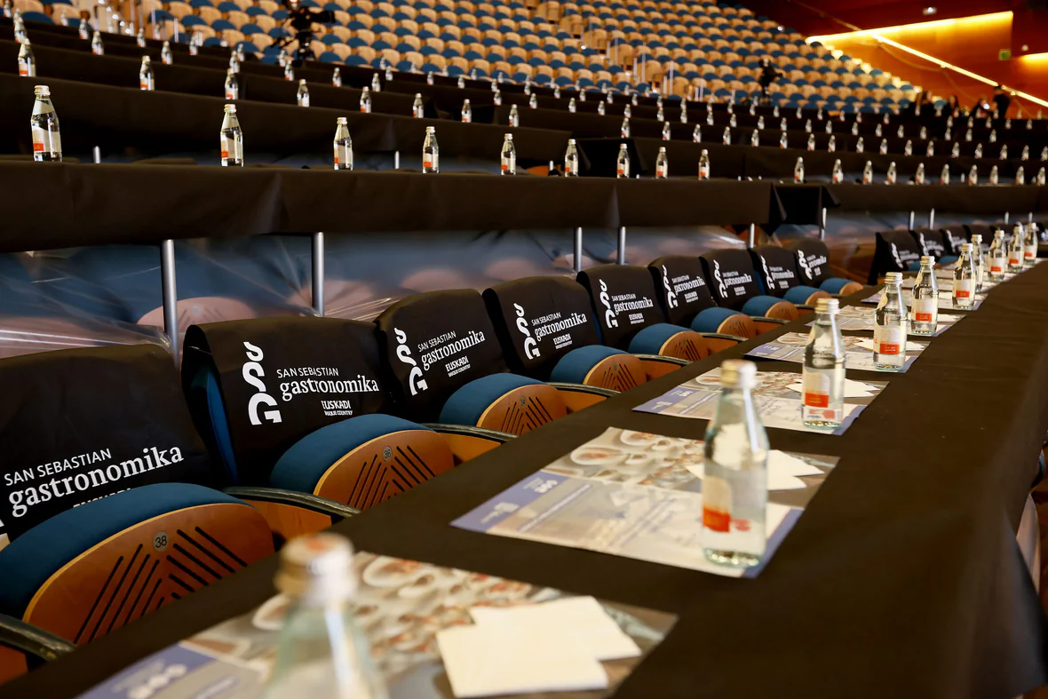 Terván - Anfiteatro Gastronomika con sillas